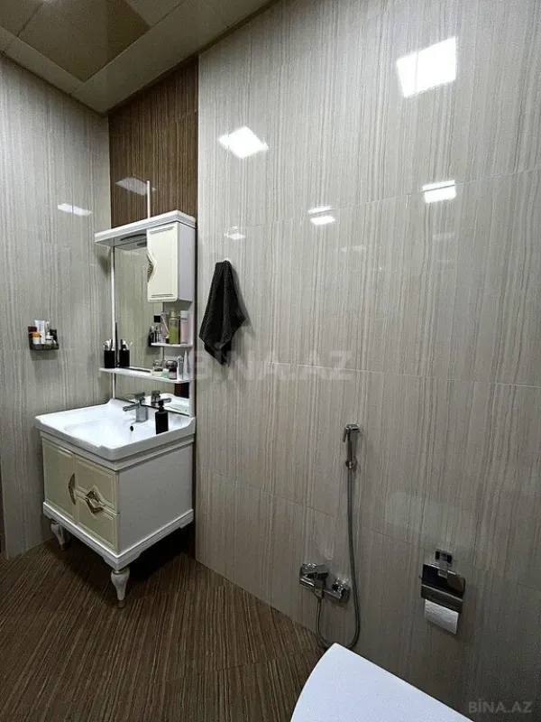 Satılır 4 otaqlı mənzil 164 m²