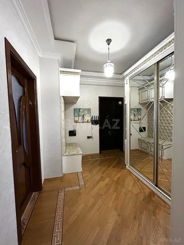 Satılır 4 otaqlı mənzil 164 m²
