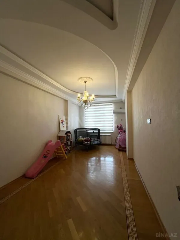 Satılır 4 otaqlı mənzil 164 m²