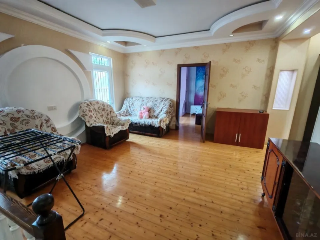Satılır 5 otaqlı həyət evi 200 m²