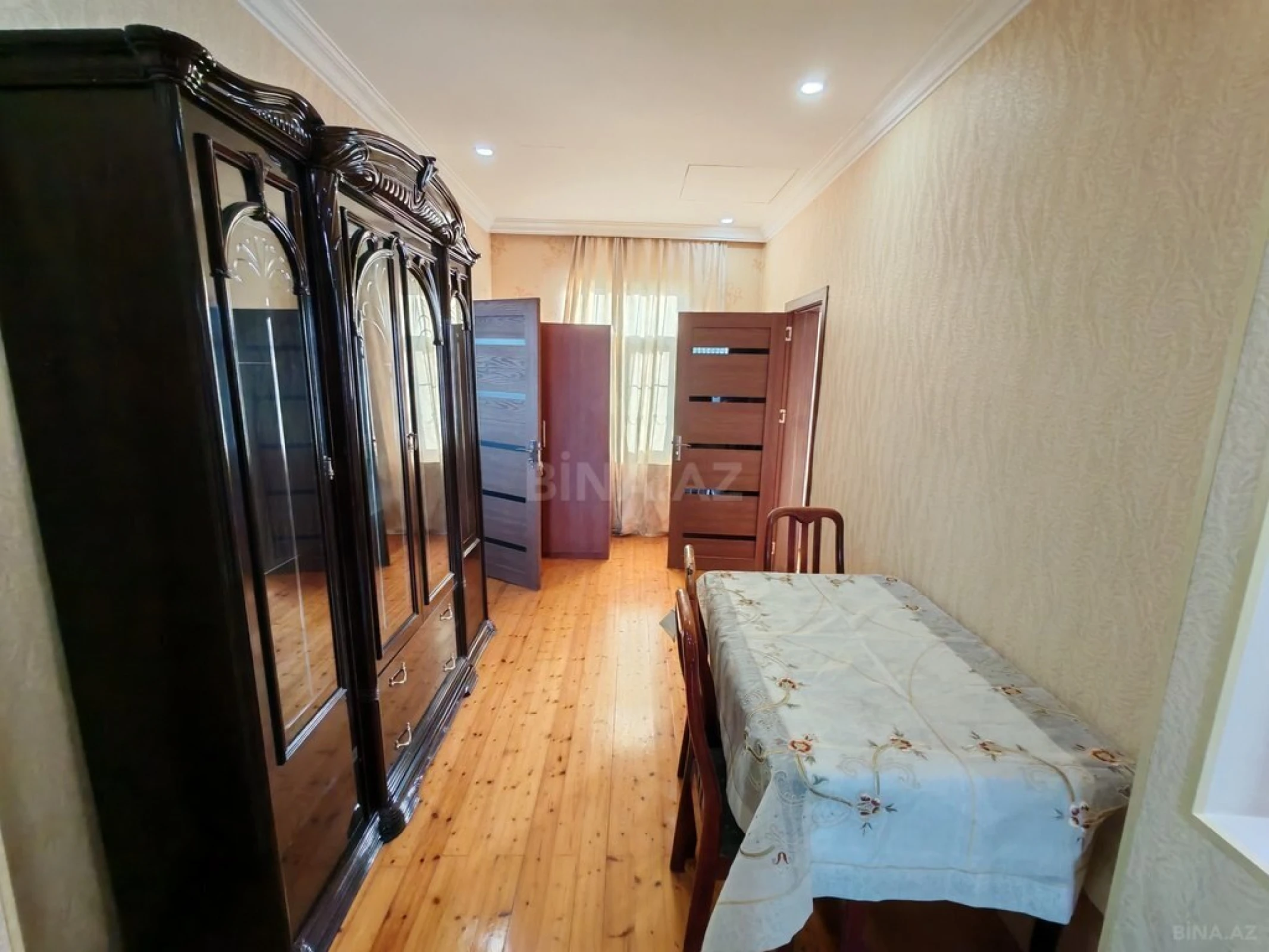 Satılır 5 otaqlı həyət evi 200 m²