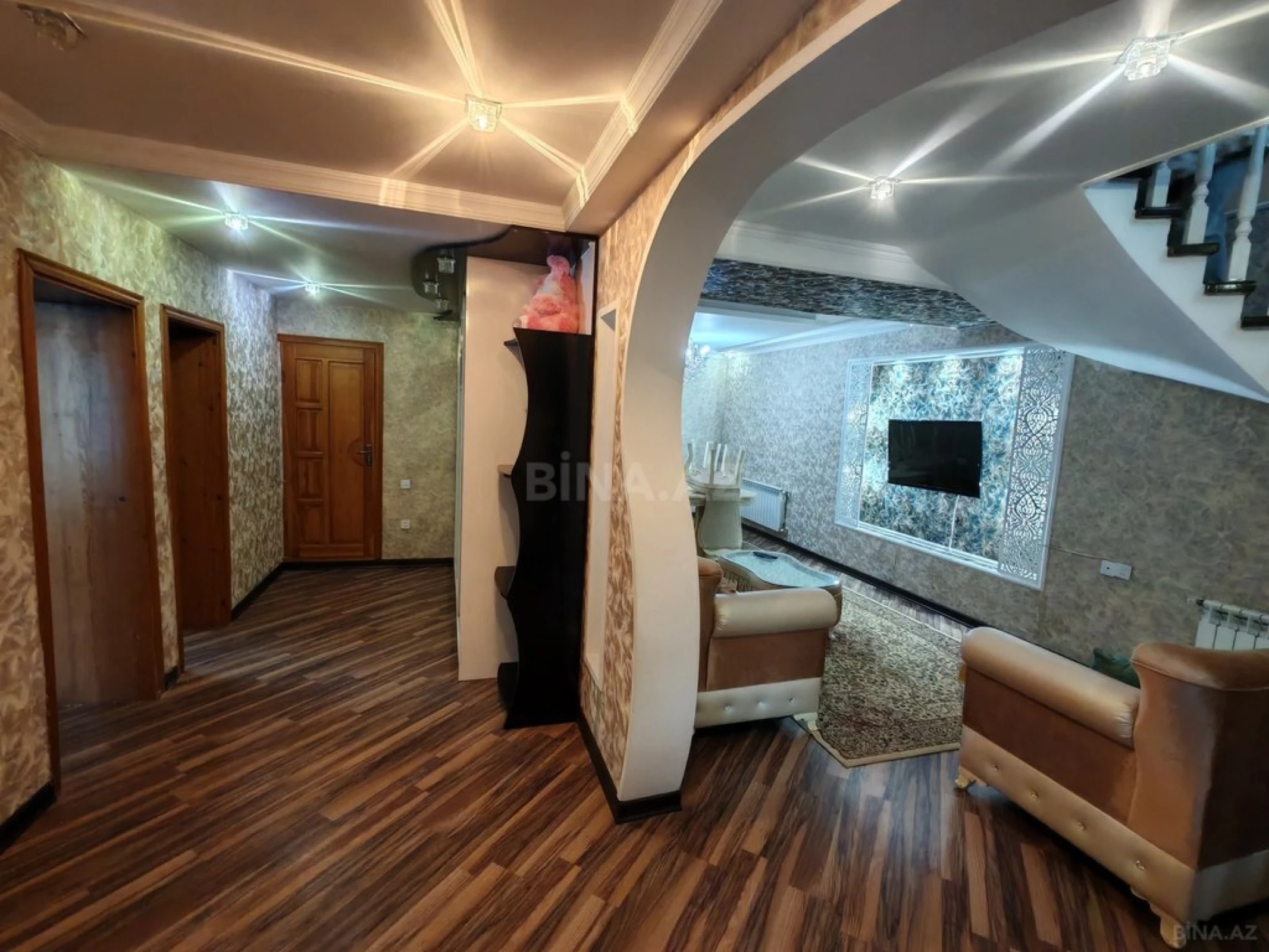 Satılır 5 otaqlı həyət evi 200 m²