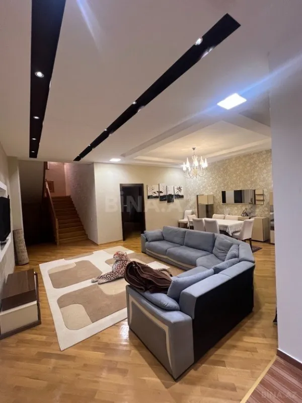 Satılır 9 otaqlı həyət evi 502 m²