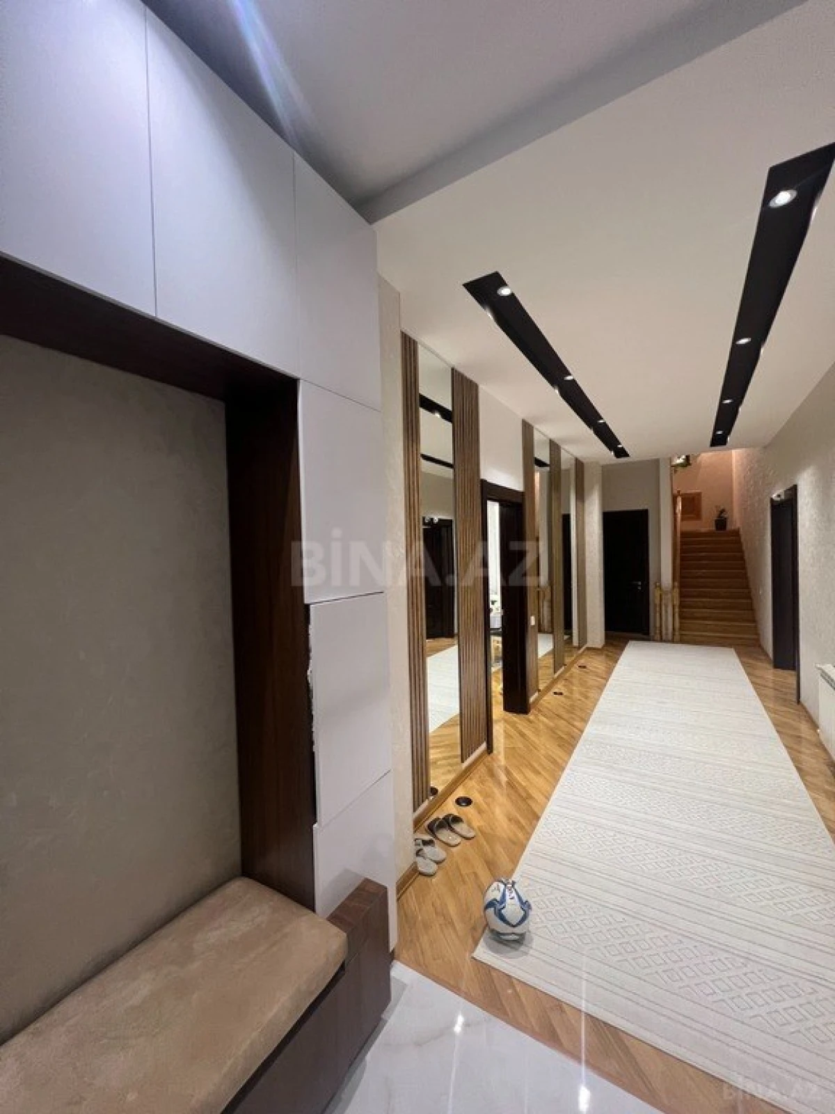 Satılır 9 otaqlı həyət evi 502 m²