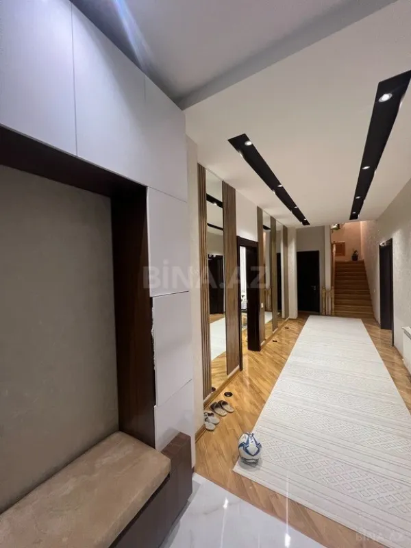 Satılır 9 otaqlı həyət evi 502 m²