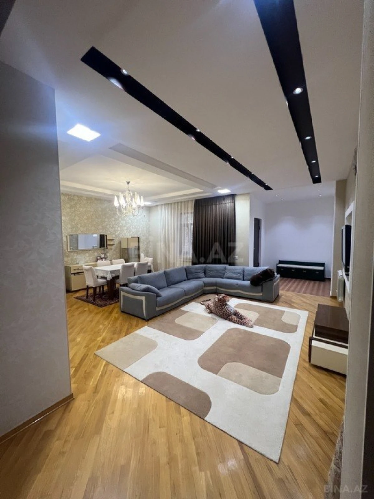 Satılır 9 otaqlı həyət evi 502 m²