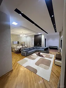 Satılır 9 otaqlı həyət evi 502 m²
