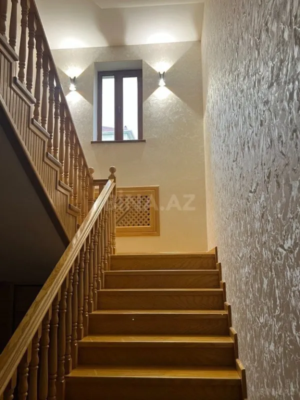 Satılır 9 otaqlı həyət evi 502 m²