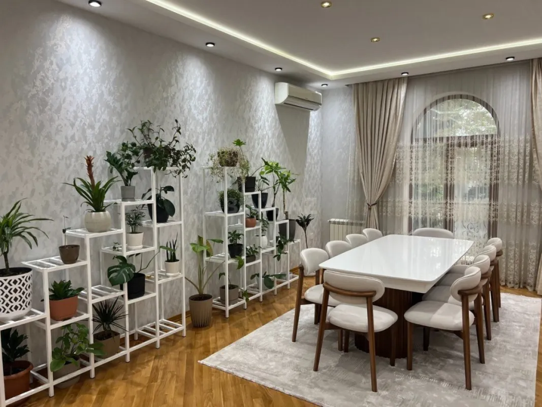 Satılır 9 otaqlı həyət evi 502 m²