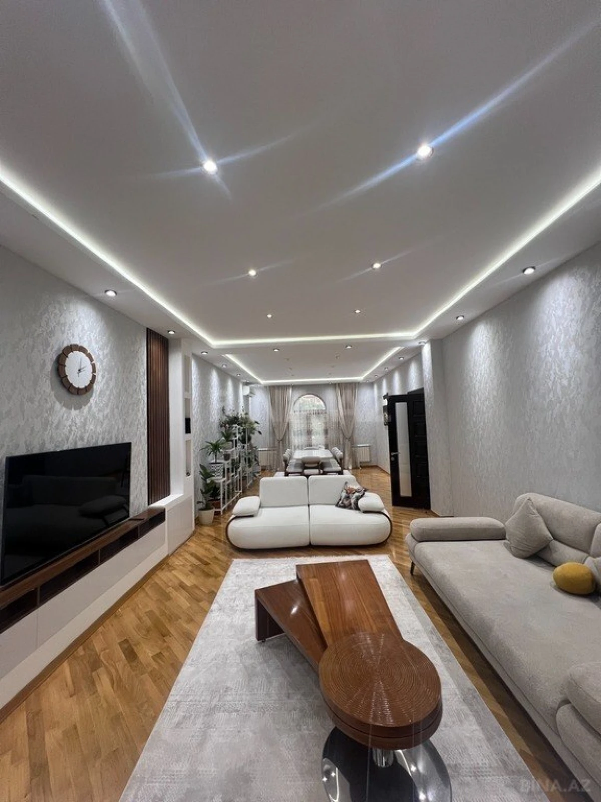 Satılır 9 otaqlı həyət evi 502 m²