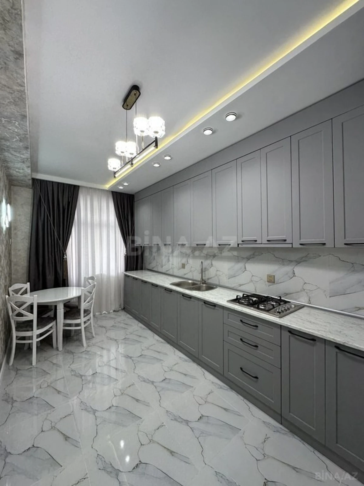Satılır 2 otaqlı mənzil 88 m²