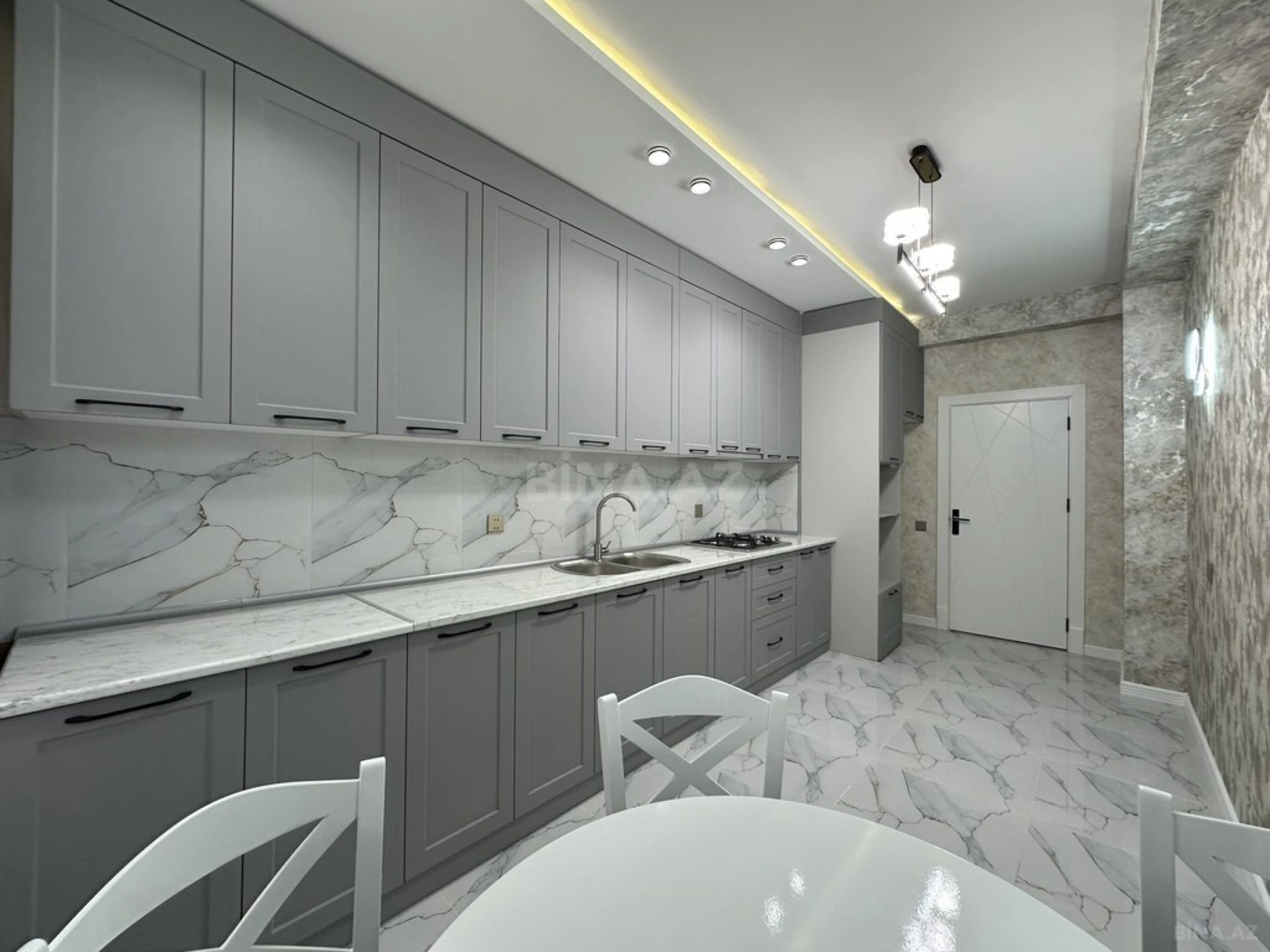 Satılır 2 otaqlı mənzil 88 m²