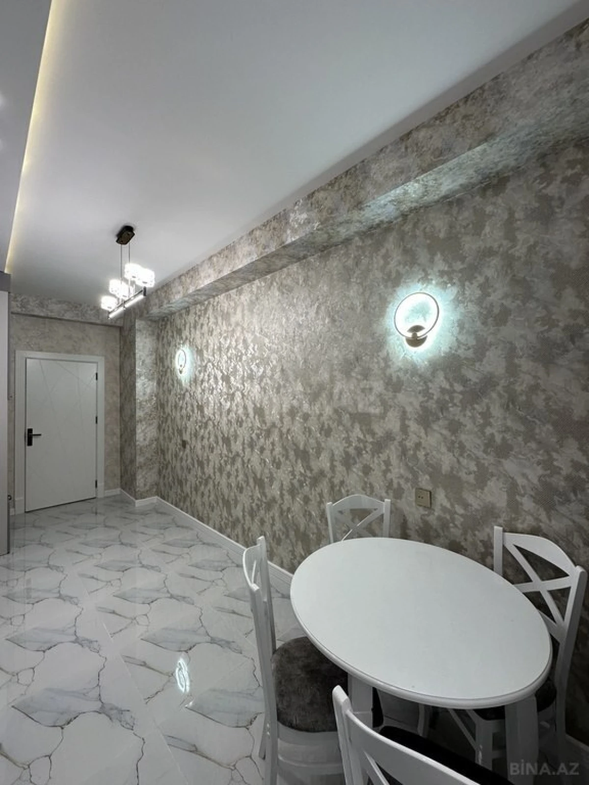 Satılır 2 otaqlı mənzil 88 m²