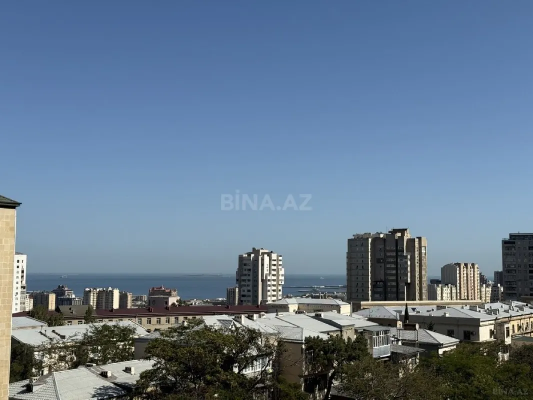 Satılır 5 otaqlı mənzil 250 m²