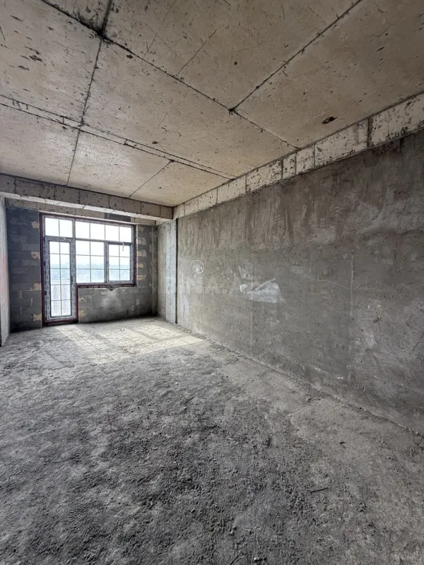 Satılır 5 otaqlı mənzil 250 m²