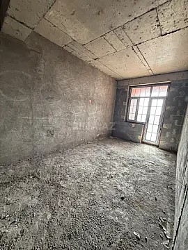 Satılır 5 otaqlı mənzil 250 m²