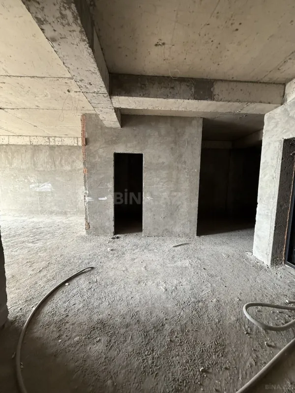 Satılır 6 otaqlı mənzil 326 m²