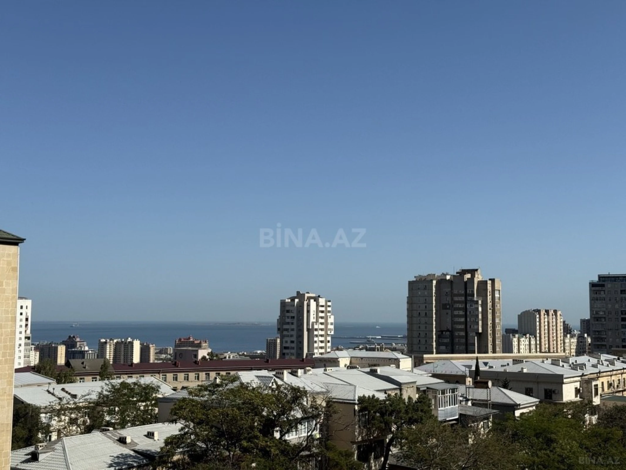 Satılır 6 otaqlı mənzil 326 m²