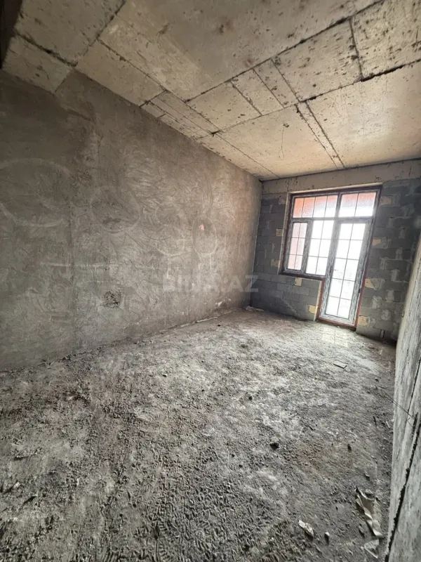 Satılır 6 otaqlı mənzil 326 m²