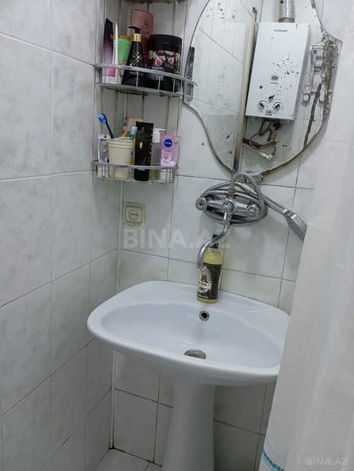 Satılır 1 otaqlı mənzil 63 m²