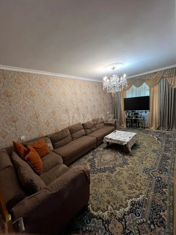 Satılır 4 otaqlı mənzil 110 m²