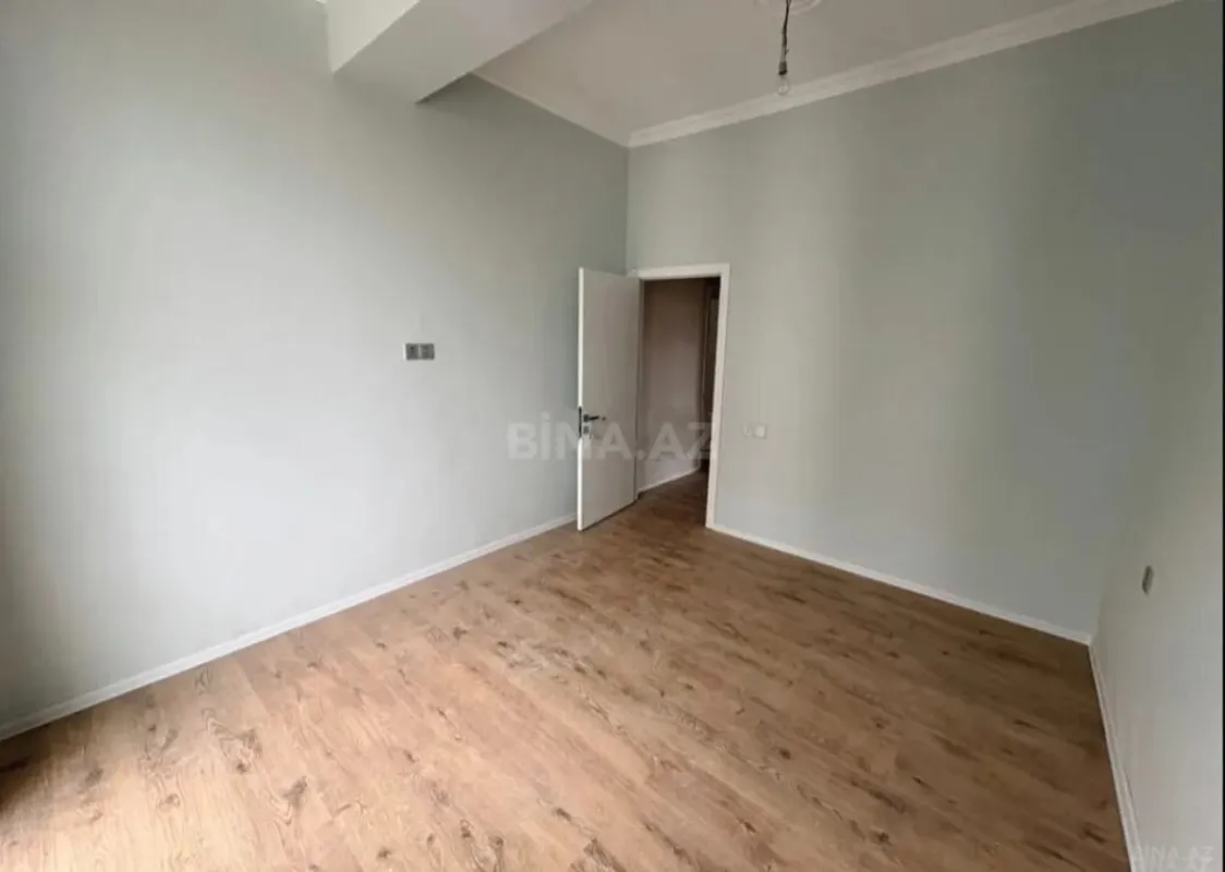 Satılır 4 otaqlı mənzil 130 m²