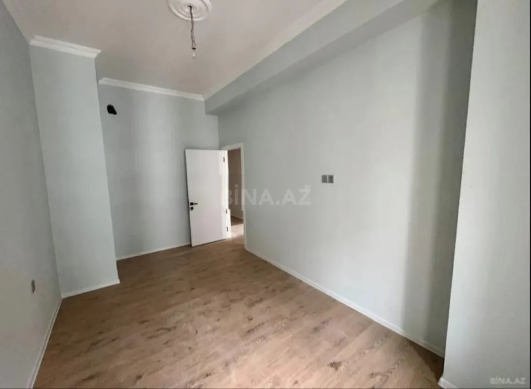 Satılır 4 otaqlı mənzil 130 m²