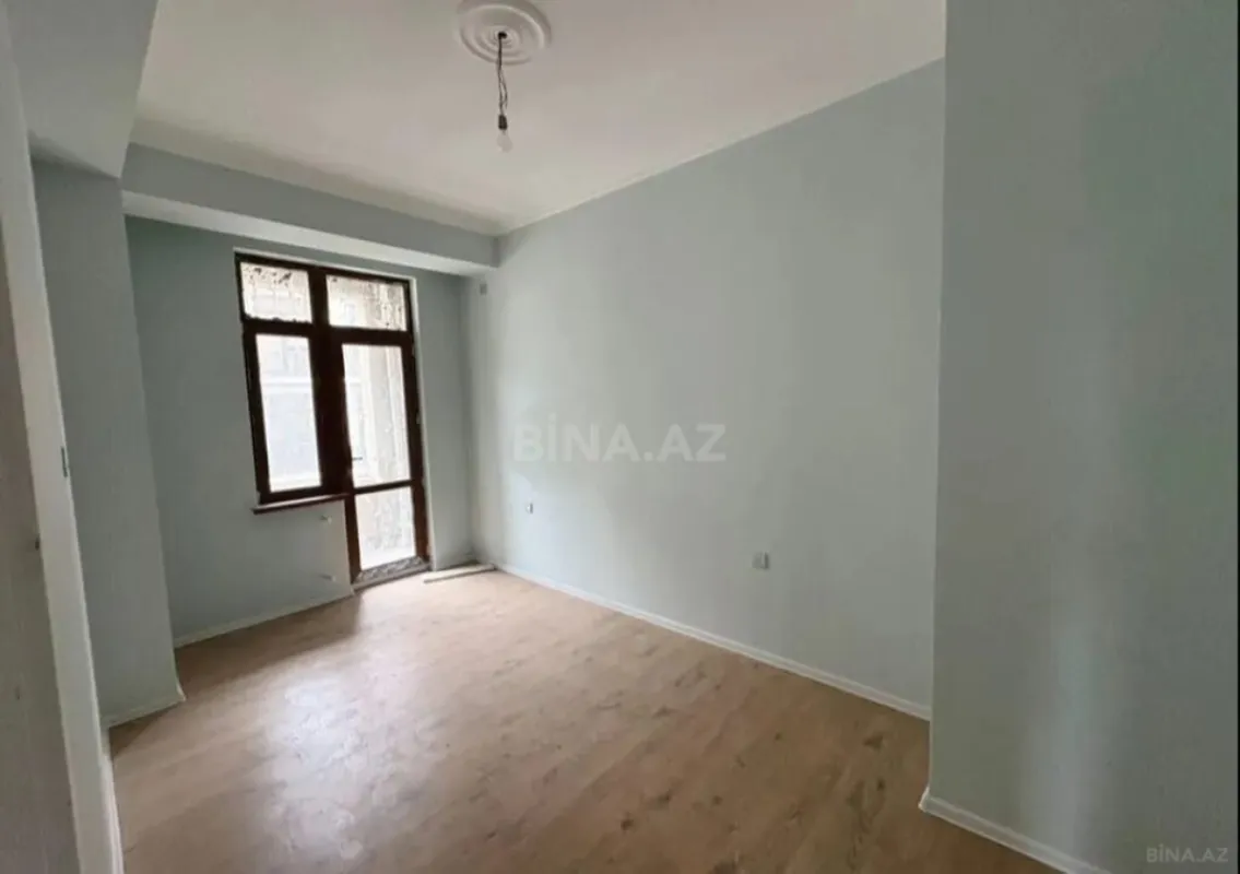Satılır 4 otaqlı mənzil 130 m²