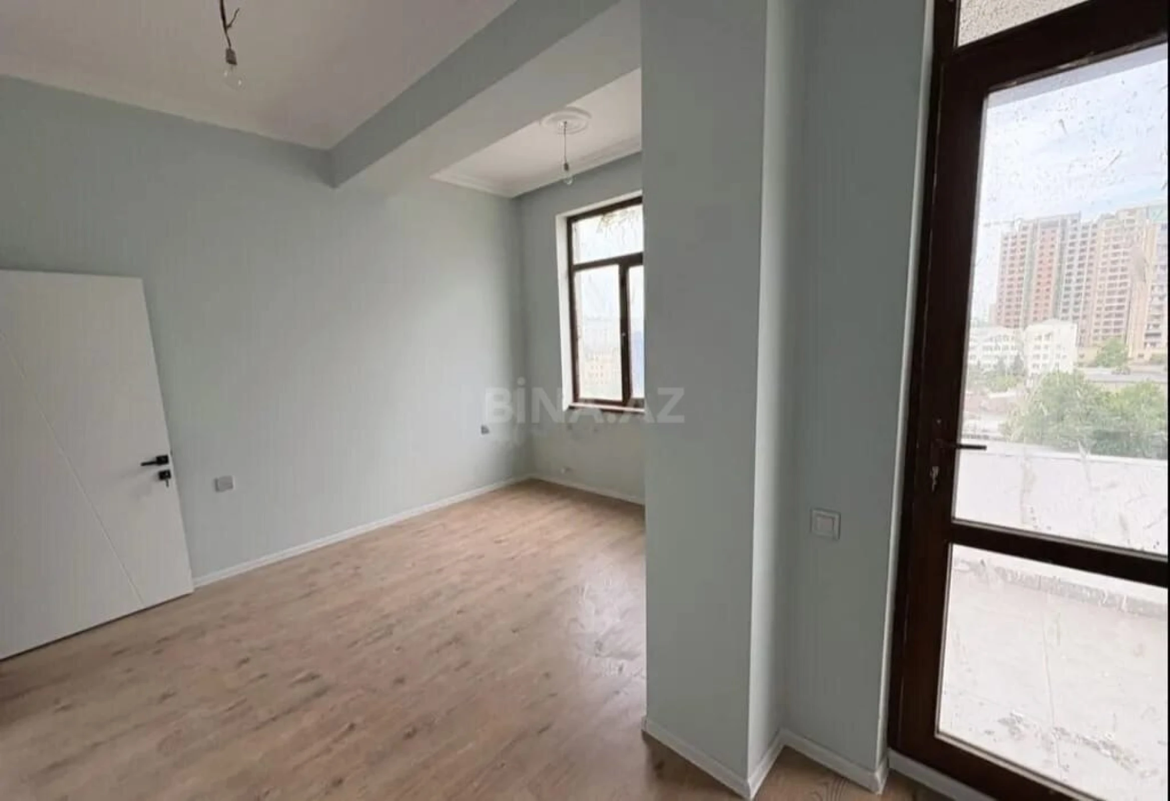 Satılır 4 otaqlı mənzil 130 m²