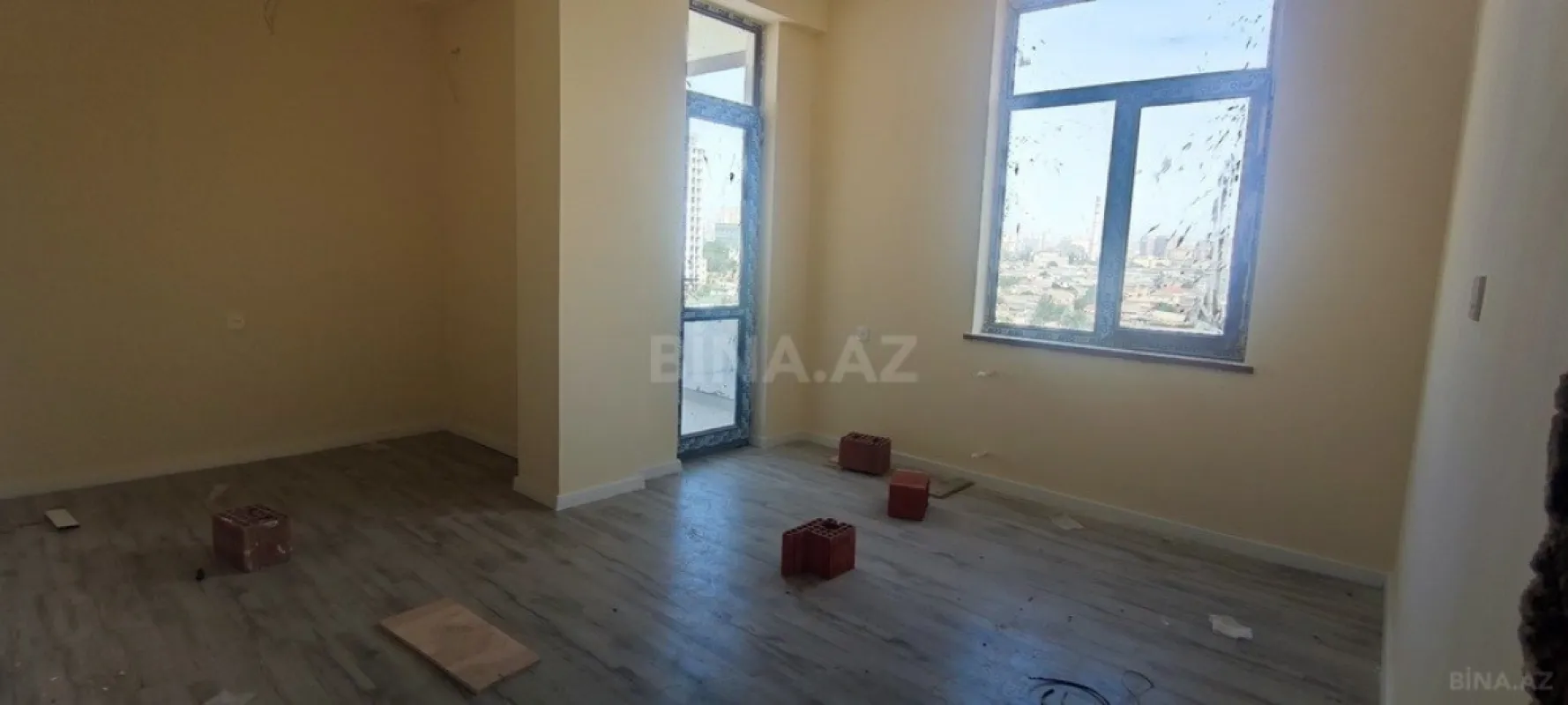 Satılır 4 otaqlı mənzil 130 m²