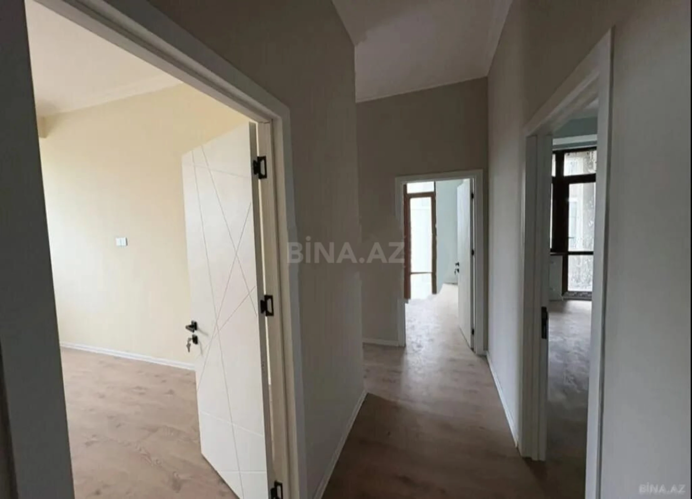 Satılır 4 otaqlı mənzil 130 m²
