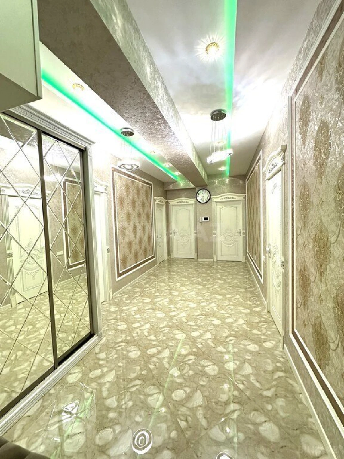 Satılır 3 otaqlı mənzil 116 m²