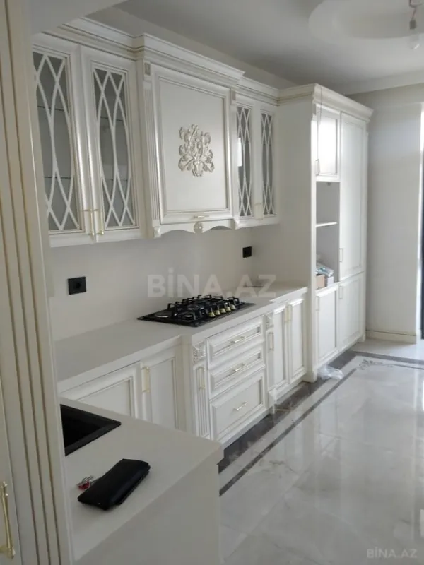 Satılır 3 otaqlı mənzil 130 m²