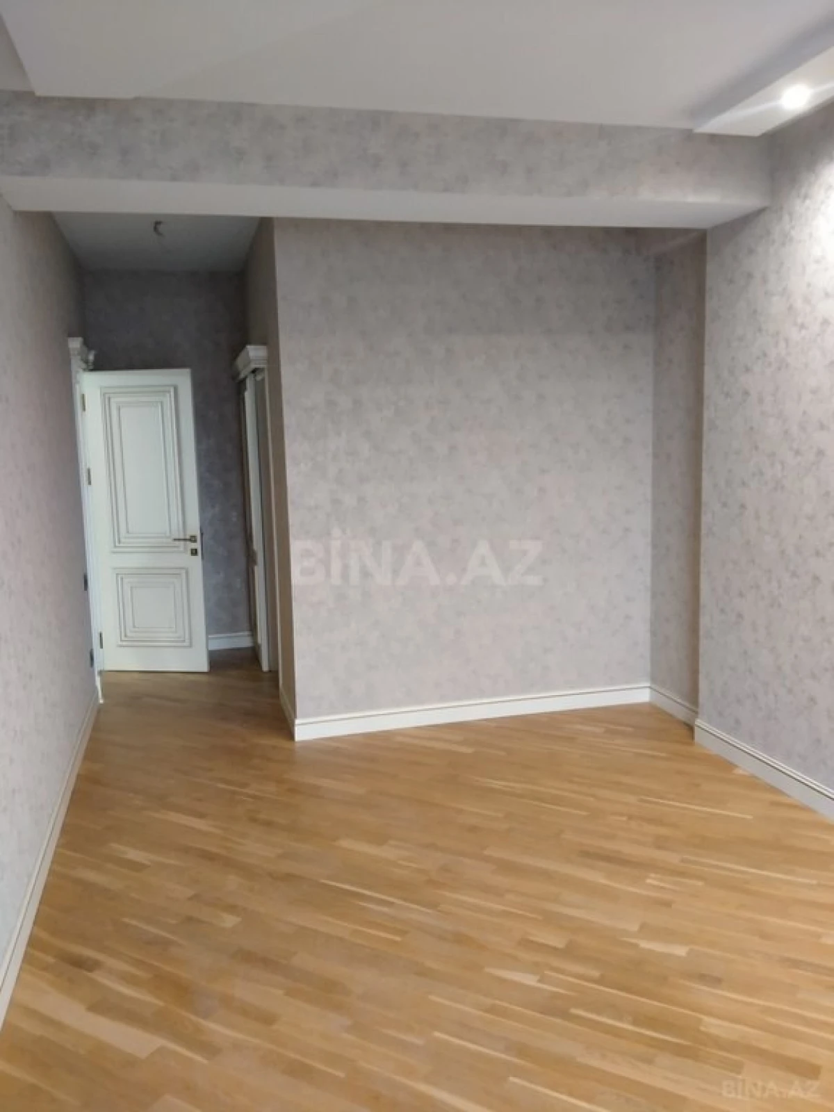 Satılır 3 otaqlı mənzil 130 m²