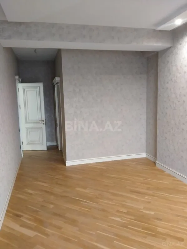 Satılır 3 otaqlı mənzil 130 m²