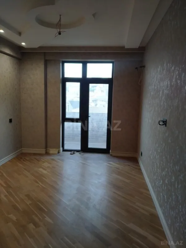 Satılır 3 otaqlı mənzil 130 m²