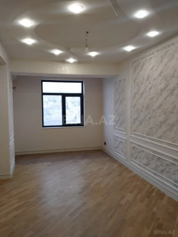Satılır 3 otaqlı mənzil 130 m²