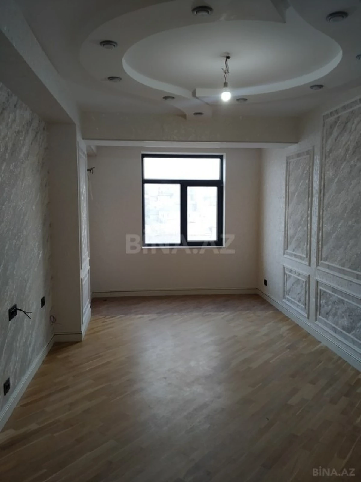 Satılır 3 otaqlı mənzil 130 m²