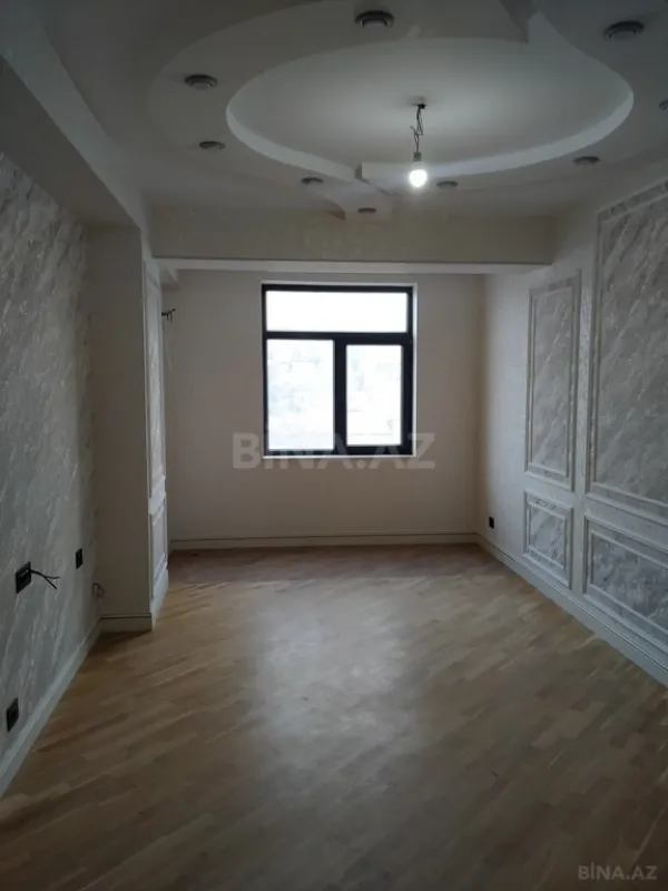 Satılır 3 otaqlı mənzil 130 m²