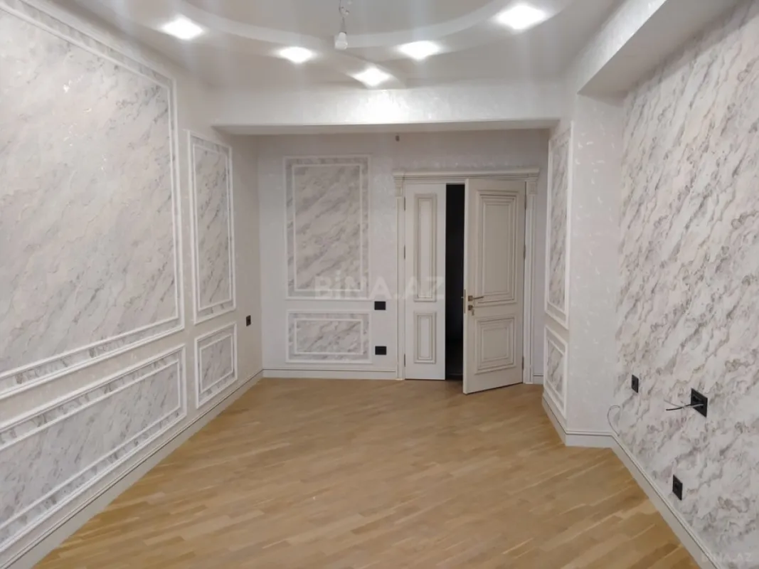Satılır 3 otaqlı mənzil 130 m²