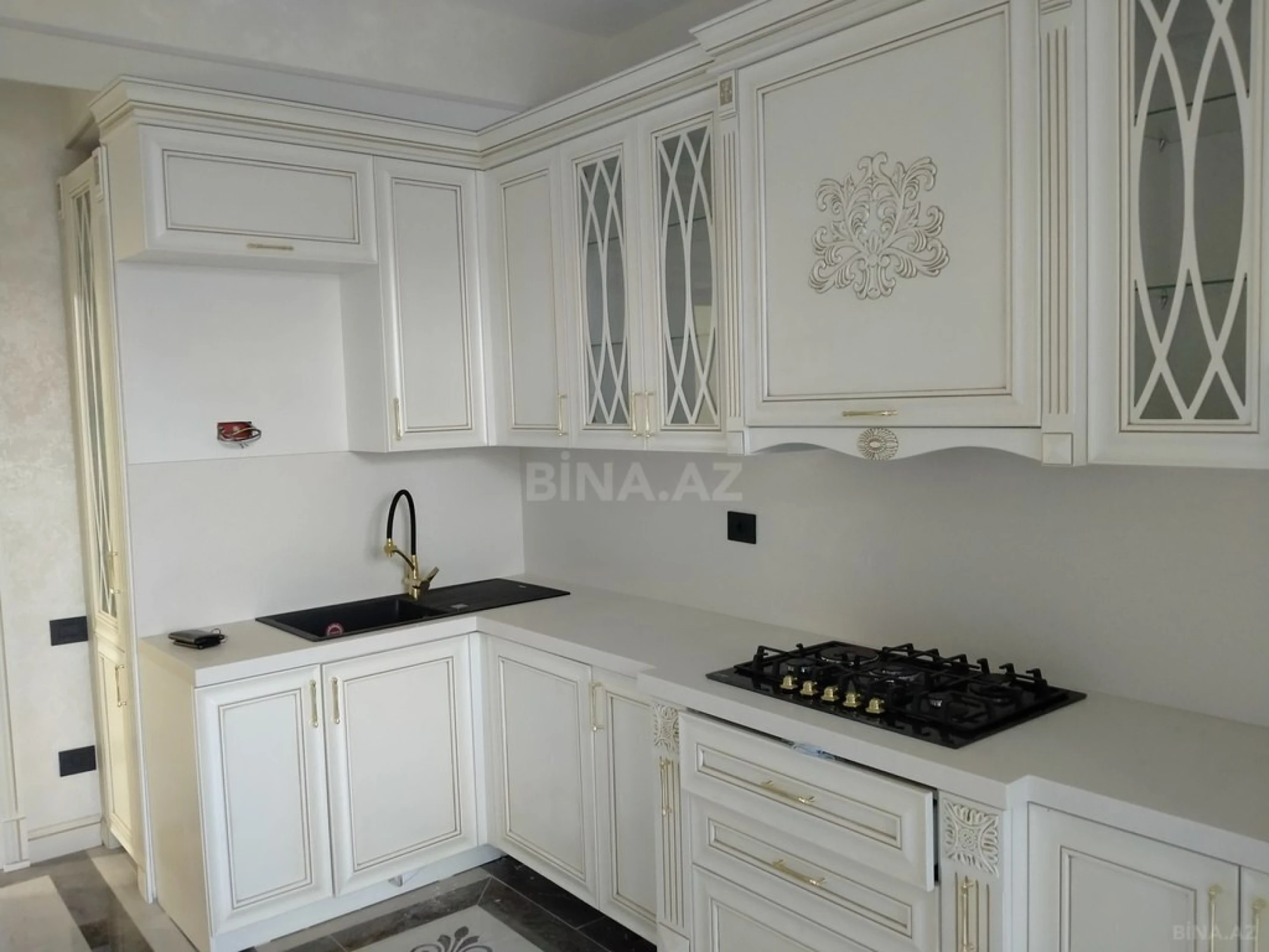 Satılır 3 otaqlı mənzil 130 m²