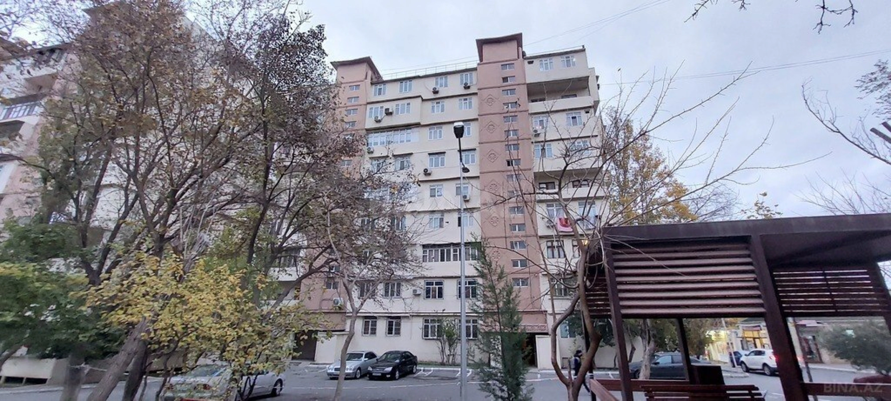 Satılır 4 otaqlı mənzil 101 m²
