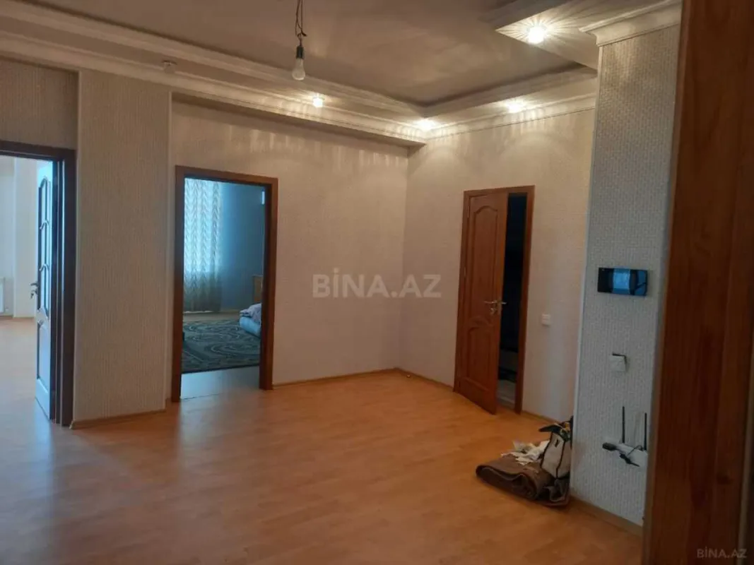Satılır 3 otaqlı mənzil 143 m²