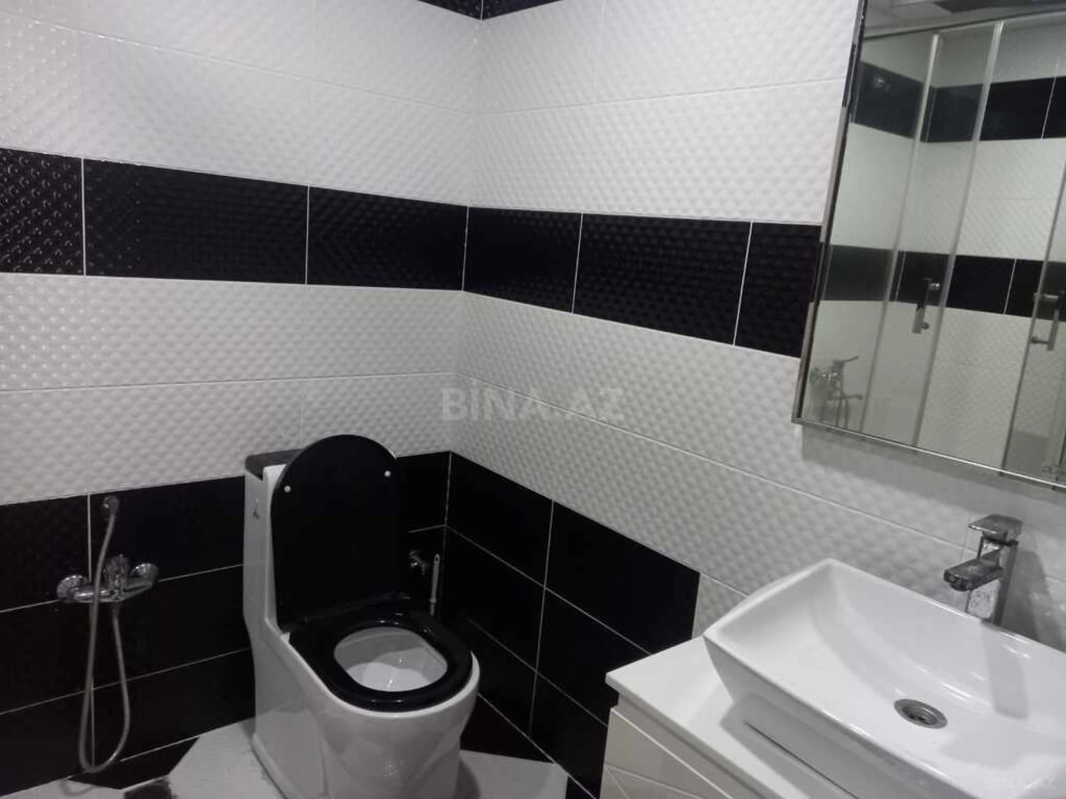 Satılır 3 otaqlı mənzil 143 m²