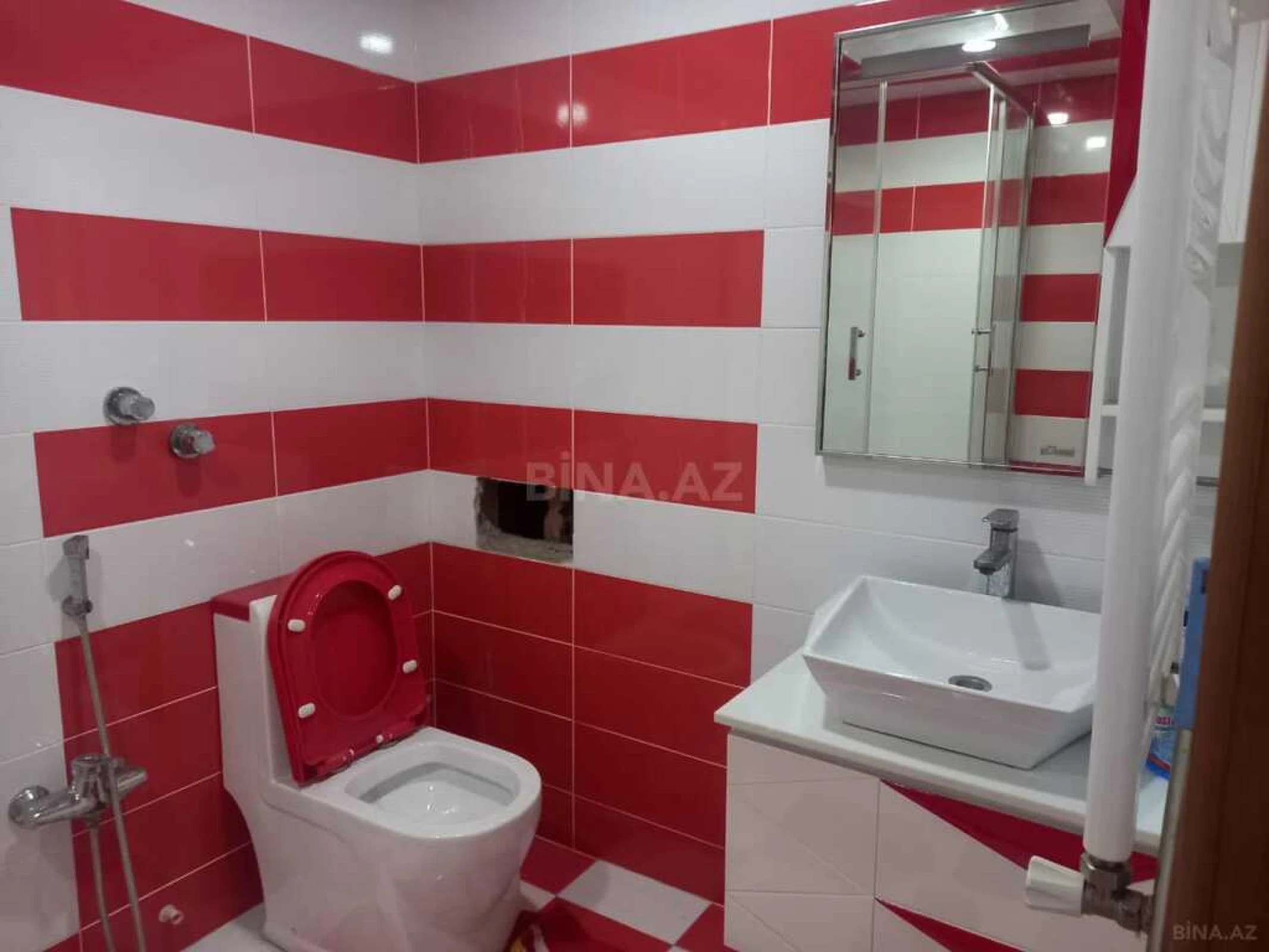 Satılır 3 otaqlı mənzil 143 m²