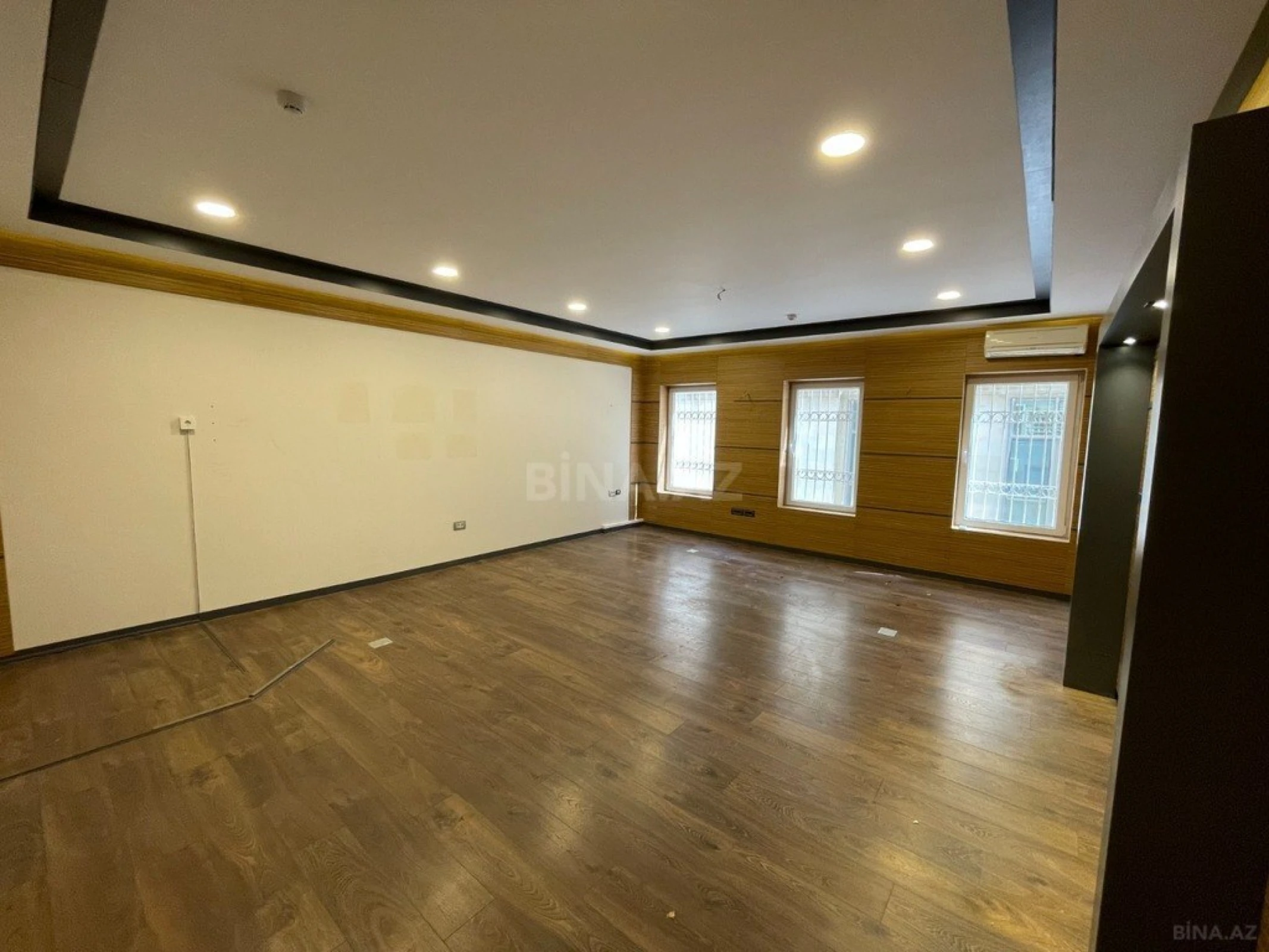 Kirayə verilir 20 otaqlı ofis 2000 m²