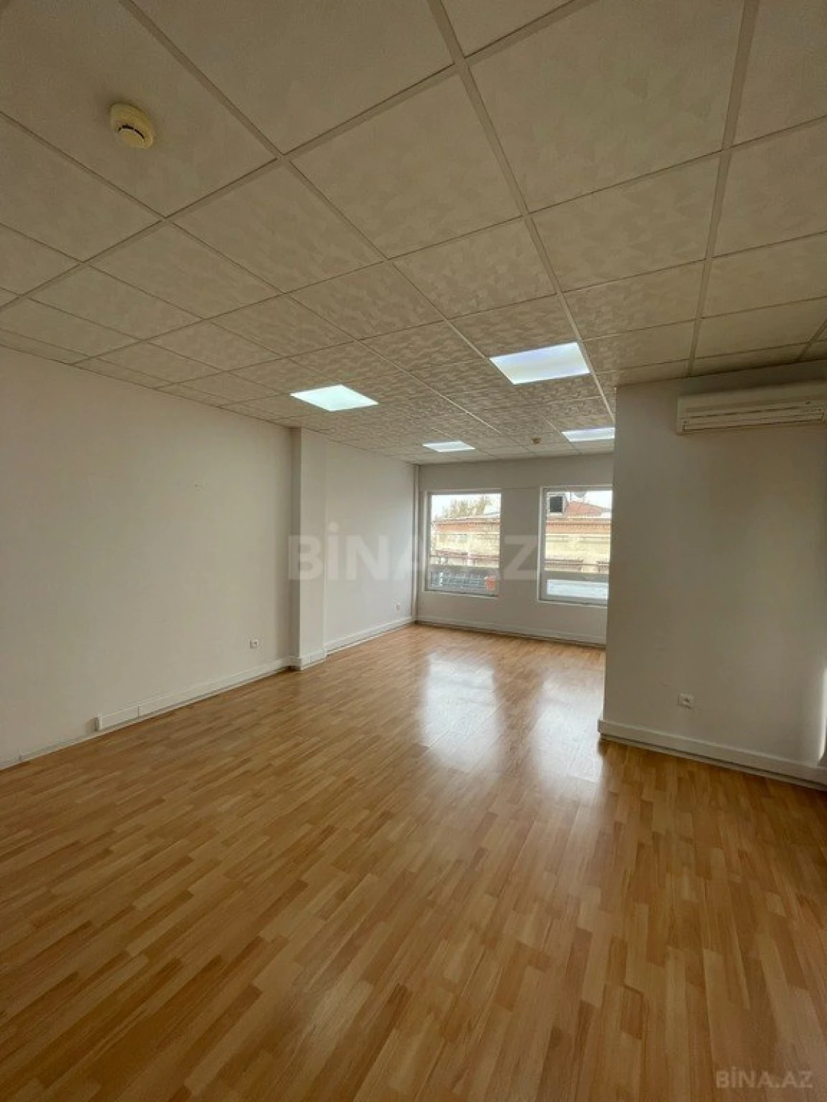 Kirayə verilir 20 otaqlı ofis 2000 m²