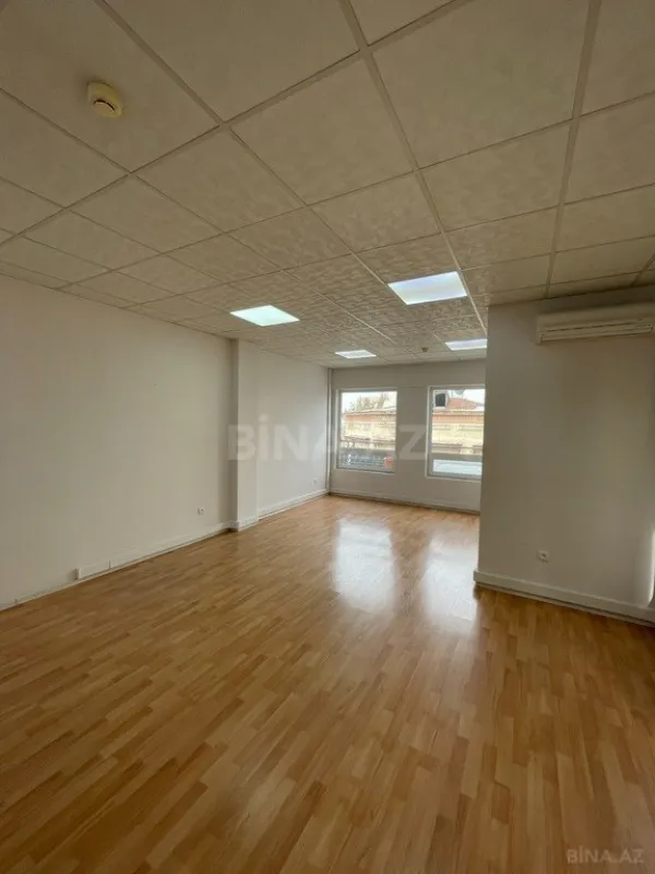 Kirayə verilir 20 otaqlı ofis 2000 m²