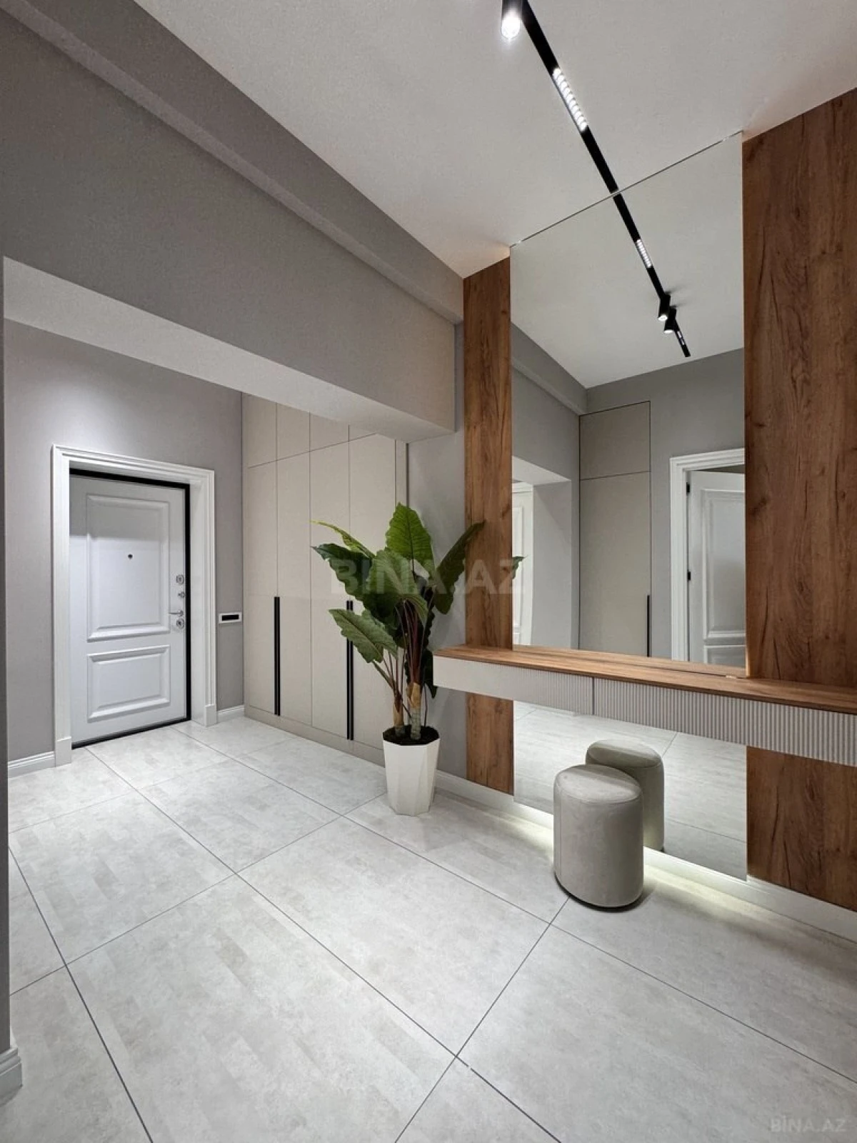 Satılır 2 otaqlı mənzil 68 m²
