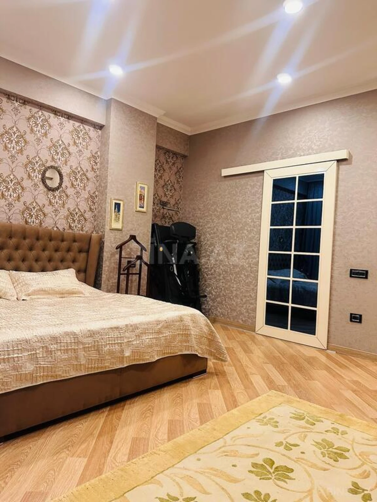 Satılır 3 otaqlı mənzil 200 m²